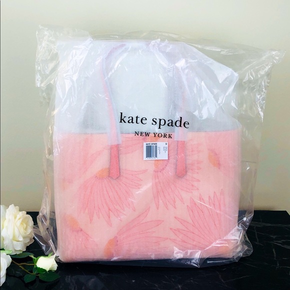 ❤️SOLD OUT❌Kate Spade Molly Flower Falling Tote❤️ - Picture 7 of 16